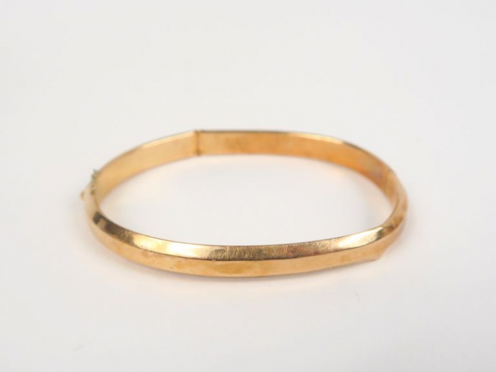 Bracelet jonc en or jaune. Poids. 8,10 g