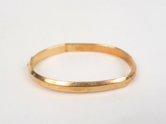 Vente aux enchères Bracelet jonc en or jaune. Poids. 8,10 g