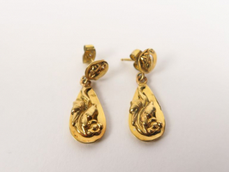 Vente aux enchères Paire de boucles d'oreilles Napoléon III en or jaune. Poids. 2 g