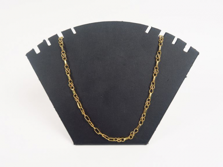 Chaine en or jaune, maillons rectangulaires à entrelacs. Poids. 20 g