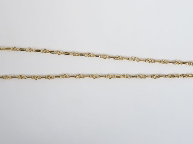 Chaine en or jaune, maillons rectangulaires à entrelacs. Poids. 20 g