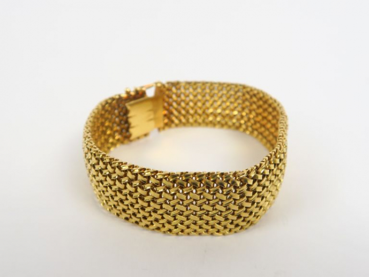Bracelet souple en or jaune maille tressée. Poids. 48 g