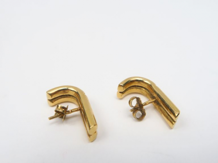 Paire de boucles d'oreilles en or jaune. Poids. 8,30 g