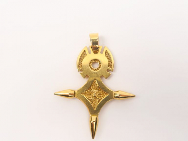 Pendentif en or jaune, modèle africain. Poids. 11,50 g
