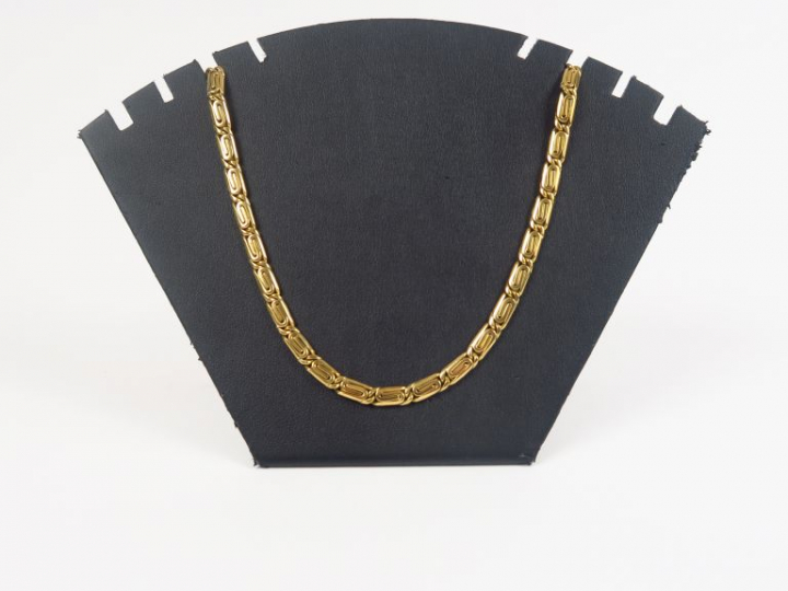 Collier en or jaune, maille plate. L. 53 cm Poids. 53,99 g