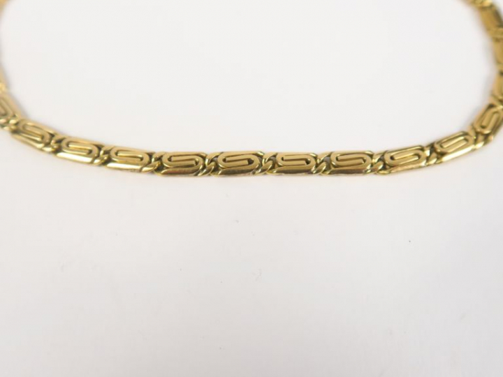 Collier en or jaune, maille plate. L. 53 cm Poids. 53,99 g