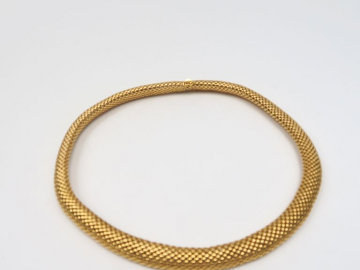 Collier souple en or jaune.  40 cm Poids. 51 g