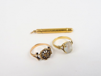 Vente aux enchères Deux montures de bague or, élément de crayon or. Poids tel. 8 g