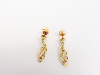Vente aux enchères Paire de boucles d'oreilles en or jaune. Poids. 1,63 g