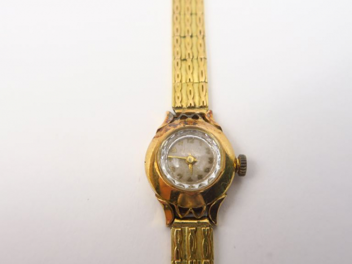 Montre de dame, boitier et bracelet or. Poids tel. 35,07 g