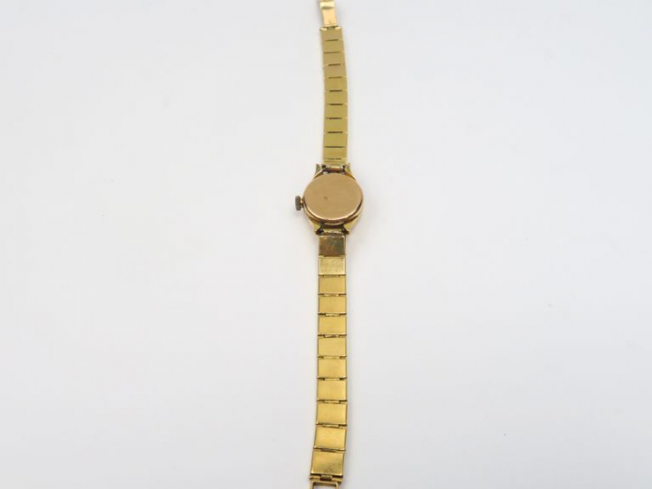 Montre de dame, boitier et bracelet or. Poids tel. 35,07 g