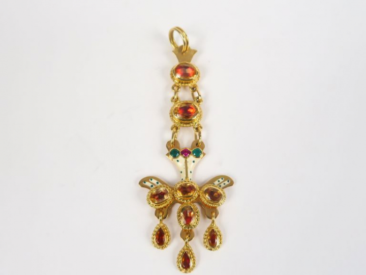 Pendentif Saint-Esprit en or jaune, émail et pierres de couleur.  Poid