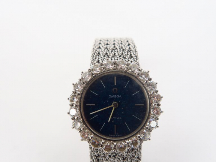 OMEGA. Montre de dame en or blanc et diamants. Poids tel. 55 g