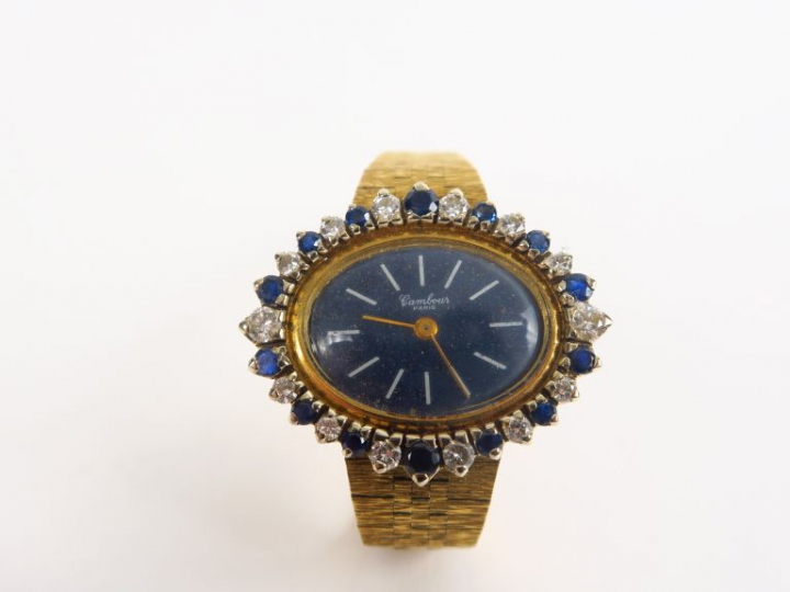 Montre de dame, boitier et bracelet en or jaune 18k.  Cadran entouré d