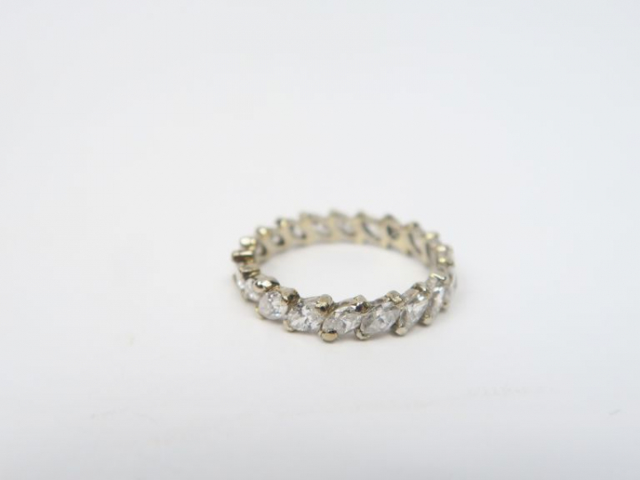 Alliance américaine en or jaune et diamants. Poids tel. 1,60 g