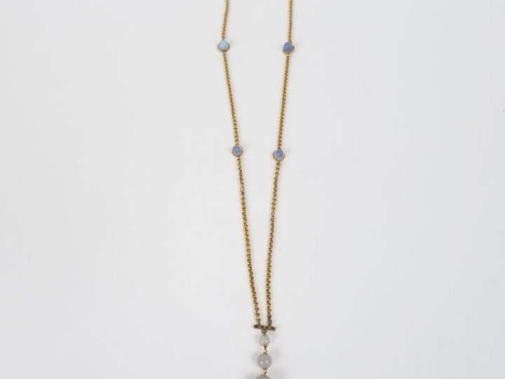 Collier en or jaune et pierres dures.  Poids tel. 19 g