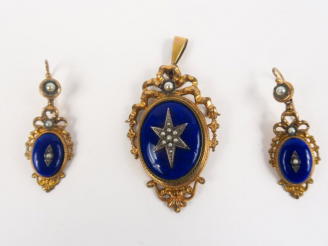 Vente aux enchères Parure Napoléon III de style Louis XVI en métal doré et émail bleu, à 