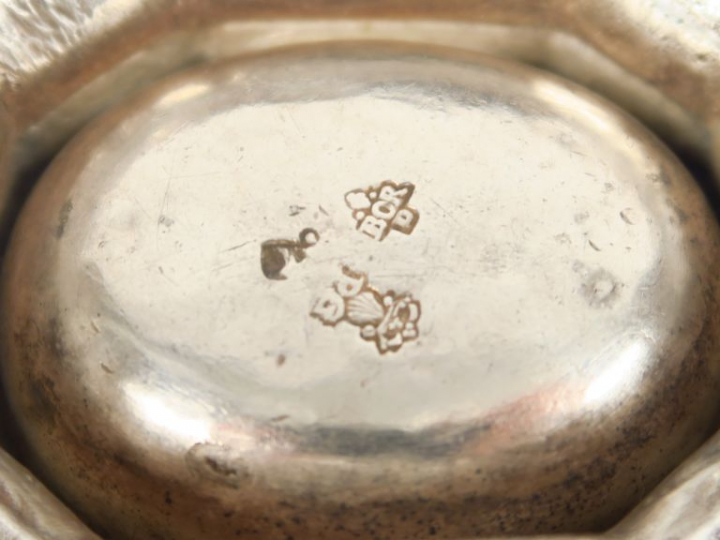 Paire de salerons XVIIIème en argent à pans coupés. MO : P.G  Bordeaux