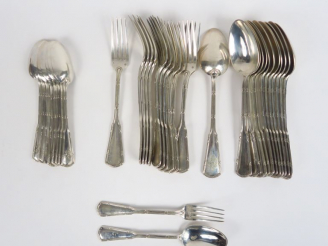 Vente aux enchères Partie de ménagère en argent, poinçon Minerve, à décor de tiges enruba