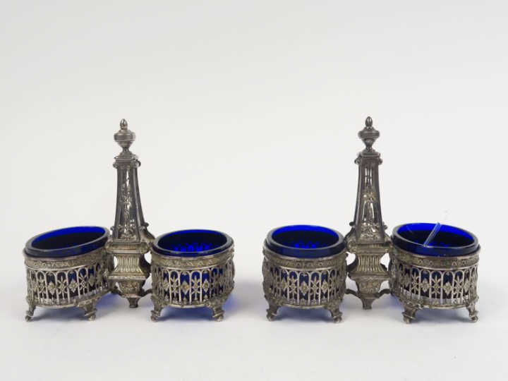 Paire de salerons doubles de style Louis XVI en argent, à décor ajouré