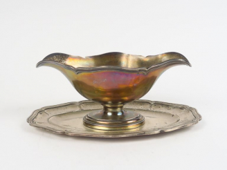 Vente aux enchères Saucière de style Louis XV en argent, poinçon Minerve, modèle à filets