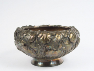 Vente aux enchères Coupe sur talon de style Art nouveau en argent Sterling, à décor en re