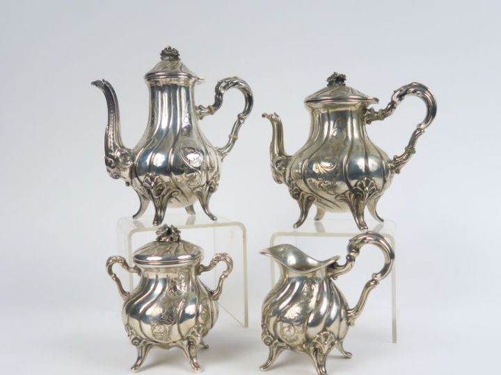 Service à thé et à café de style Louis XV quatre pièces en argent, 800