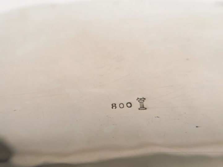 Coupe sur pied de style Louis XV en argent, 800 millièmes à décor de c