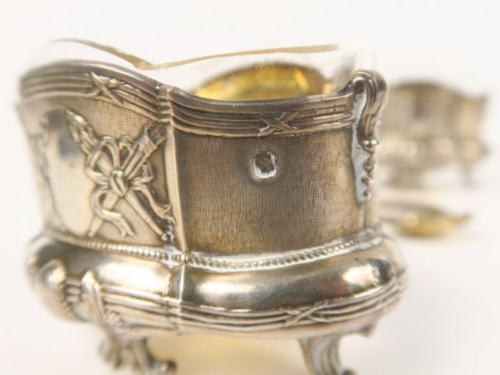 Paire de salerons de style Louis XVI en argent, poinçon Minerve, à déc