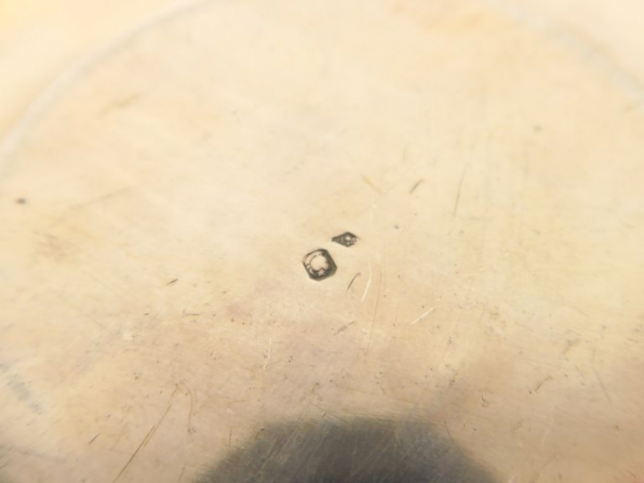 Tasse et une sous-tasse en argent, poinçon Minerve, à décor de frises 