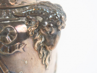 Vente aux enchères CHRISTOFLE Petit vase soliflore de style Louis XVI en bronze argenté, 