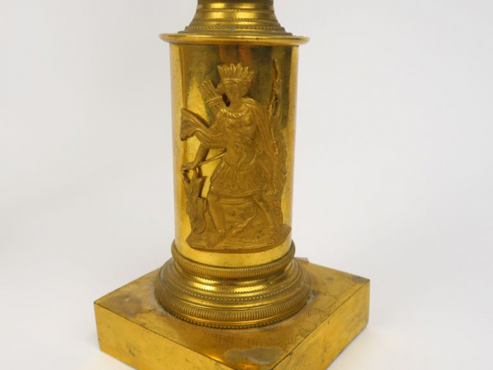 Paire de candélabres XIXème en bronze patiné et doré, reposant sur une