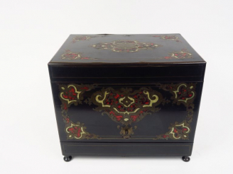 Vente aux enchères Cave à liqueur Napoléon III en bois noirci et marqueterie Boulle d'éca