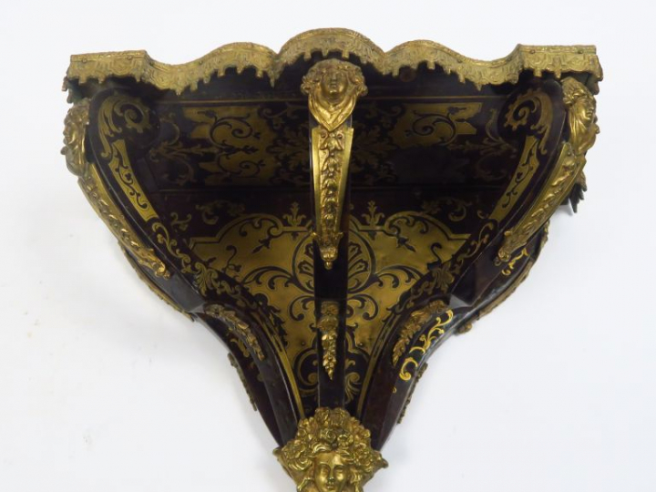 Cartel de style Louis XIV en marqueterie Boulle de laiton sur fond d'é