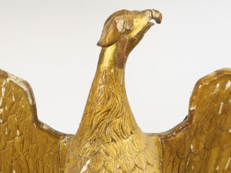 Vente aux enchères Lutrin fin XVIIIème en bois et stuc doré figurant un aigle aux ailes d