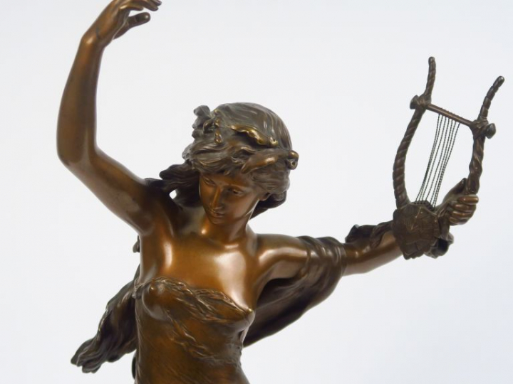 Mathurin MOREAU  "Sapho" Sculpture en bronze à patine médaille.  Signé