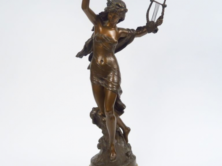 Mathurin MOREAU  "Sapho" Sculpture en bronze à patine médaille.  Signé