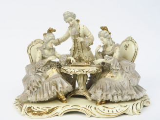 Vente aux enchères DRESDE. "La partie d'échecs" Groupe en biscuit et porcelaine ivoire re
