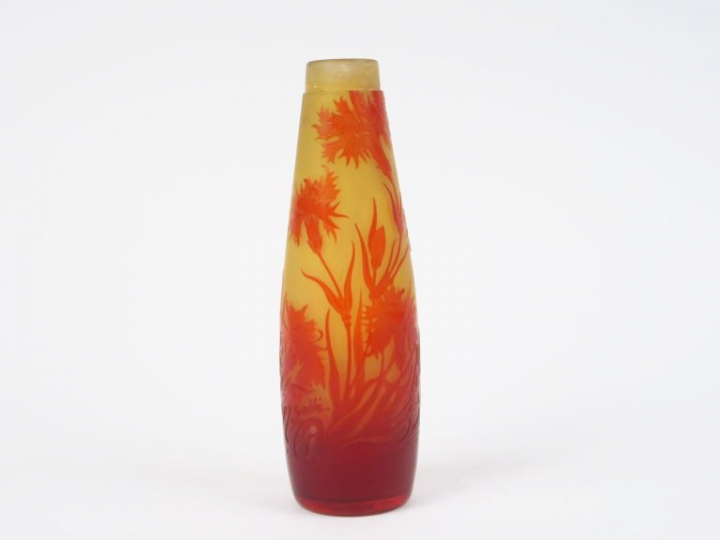 GALLE Flacon en verre, à décor gravé en camée et à l'acide de d'oeille