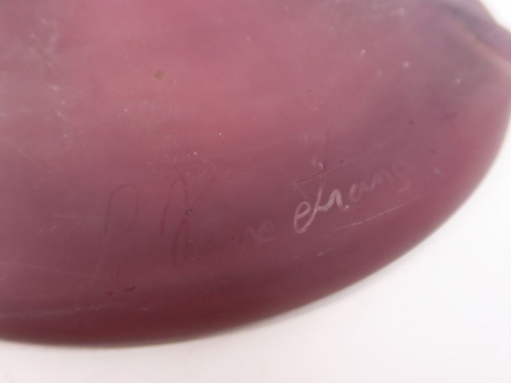 Le Verre Français Lampe champignon en verre mauve et rose.  Monture en