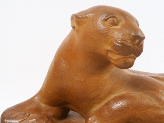 Vente aux enchères G. HILBERT "Panthère" Grande sculpture en grés. Signée. Datée 1956. Ma