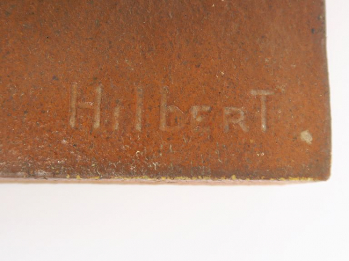 G. HILBERT "Panthère" Grande sculpture en grés. Signée. Datée 1956. Ma