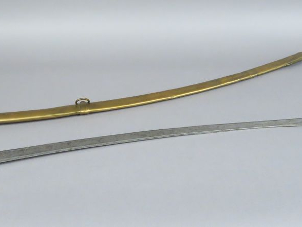 Beau sabre d'officier de cavalerie légère époque Consulat. Fusée en éb