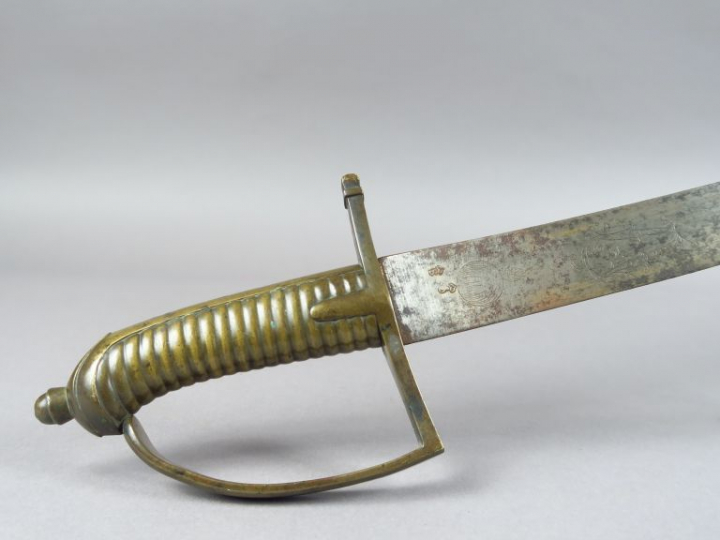Rare sabre briquet modèle 1767 de grenadier, lame courbe plate de 595 