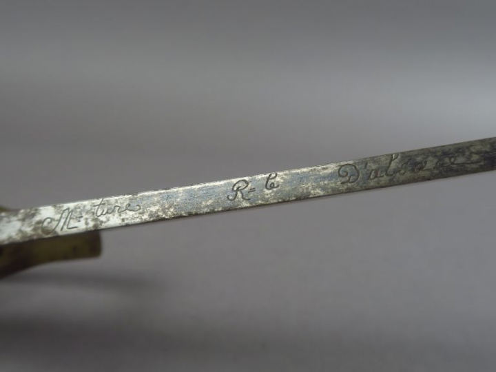 Rare sabre briquet modèle 1767 de grenadier, lame courbe plate de 595 