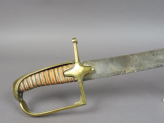 Vente aux enchères Sabre de troupe de chasseur à cheval, lame courbe à gorge de 865 mm de