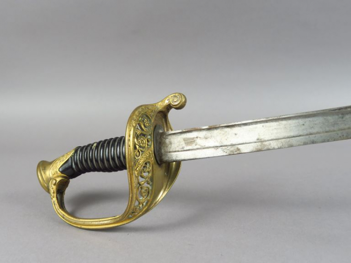 Sabre d’officier d’infanterie modèle 1855, monture en bronze doré cise