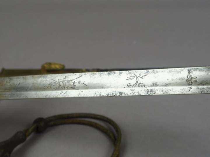Epée d’officier modèle 1812, monture en bronze doré, plateau en lyre, 