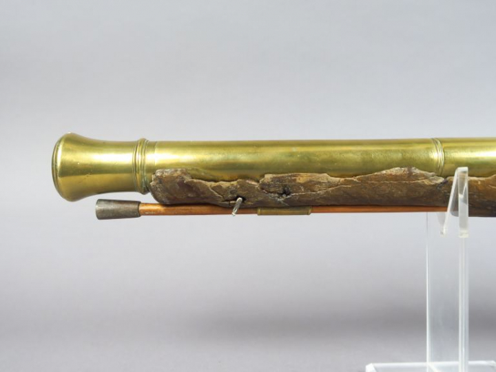 Tromblon à silex, tube bronze de 405 mm de long rond à moulures de ren
