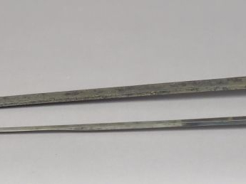 Lot d’armes blanches comprenant : Un sabre d’officier révolutionnaire 